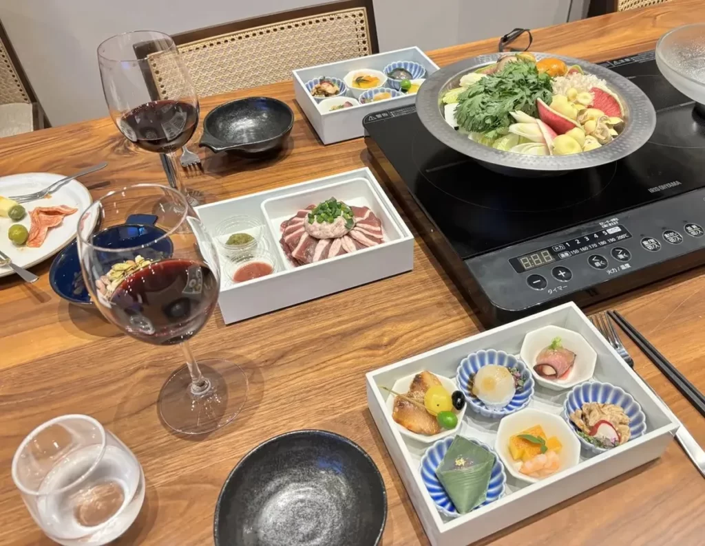 夜ご飯の前菜、鴨鍋、そして赤ワインまで滞在に含まれていました