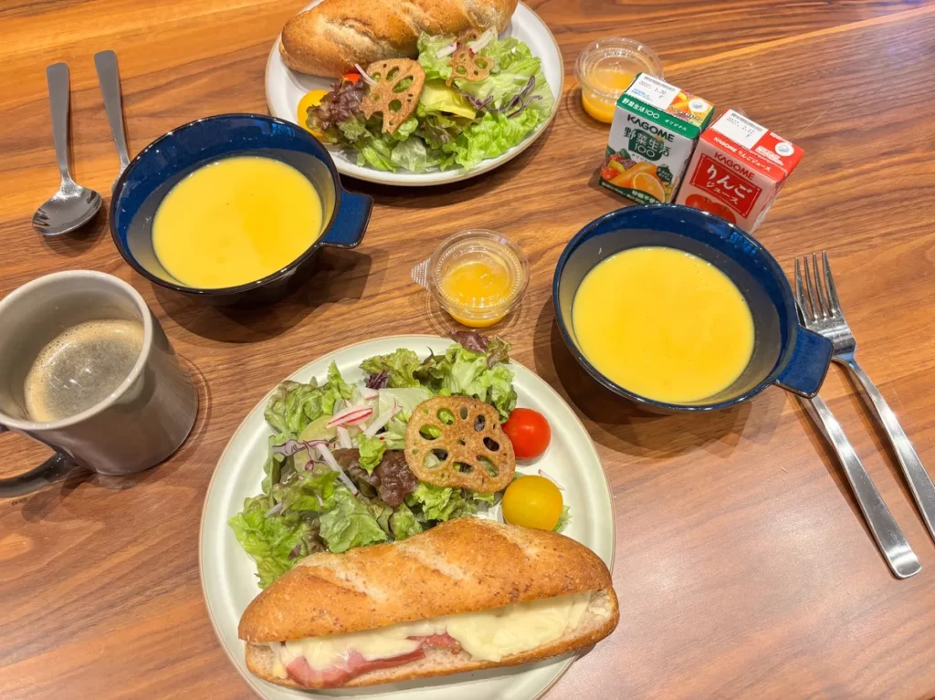 朝ごはんは自分たちのタイミングでいただけるスタイルでした